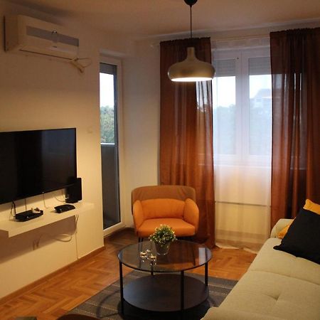 Luxury Apartments Parking In Garage Ni Екстериор снимка