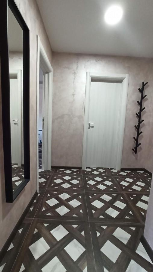 Luxury Apartments Parking In Garage Ni Екстериор снимка