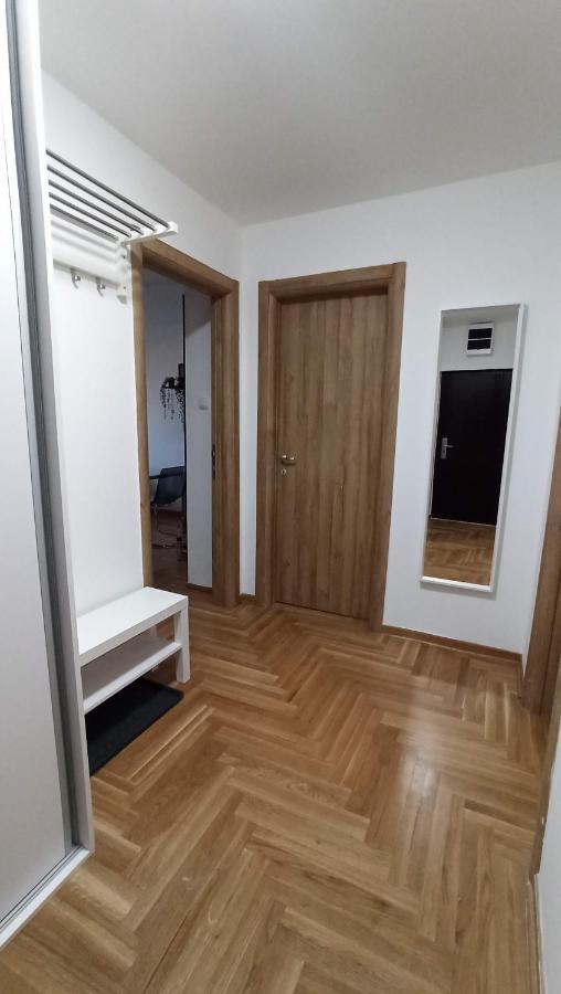 Luxury Apartments Parking In Garage Ni Екстериор снимка