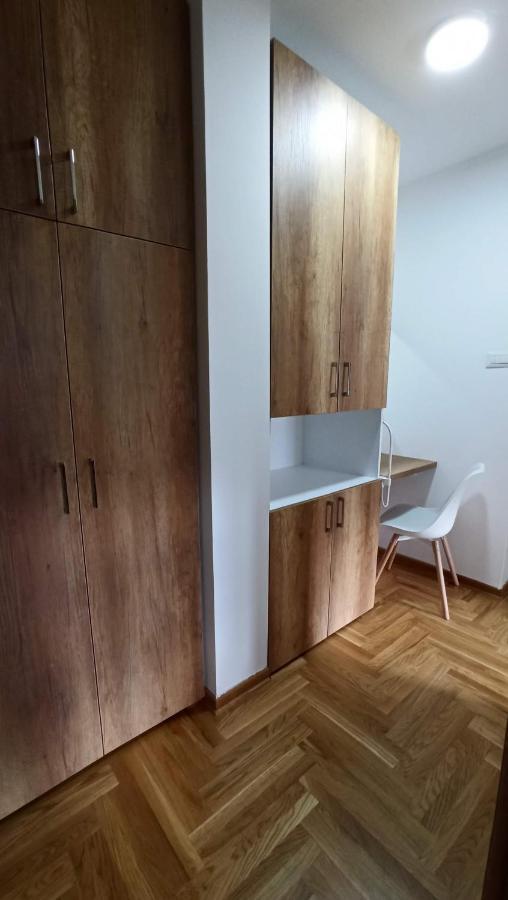Luxury Apartments Parking In Garage Ni Екстериор снимка