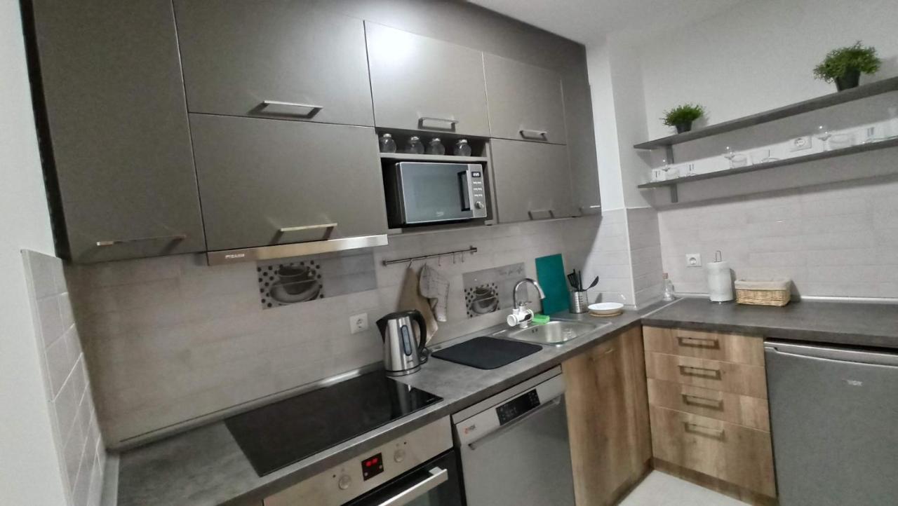 Luxury Apartments Parking In Garage Ni Екстериор снимка