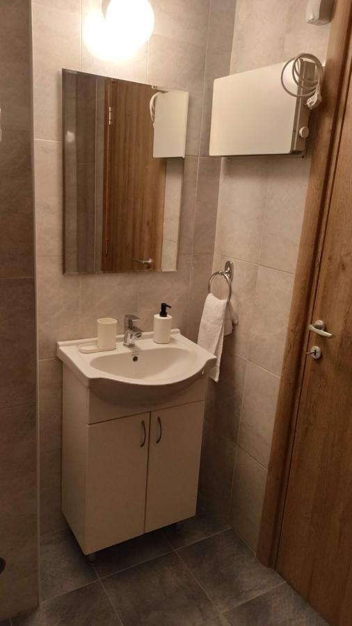 Luxury Apartments Parking In Garage Ni Екстериор снимка