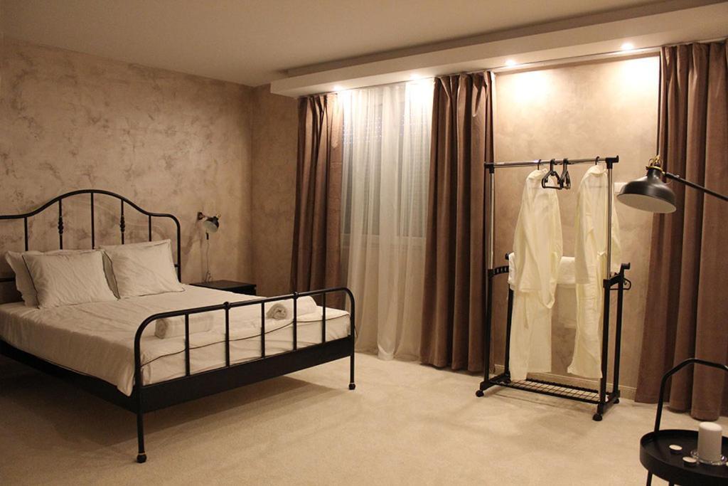 Luxury Apartments Parking In Garage Ni Екстериор снимка