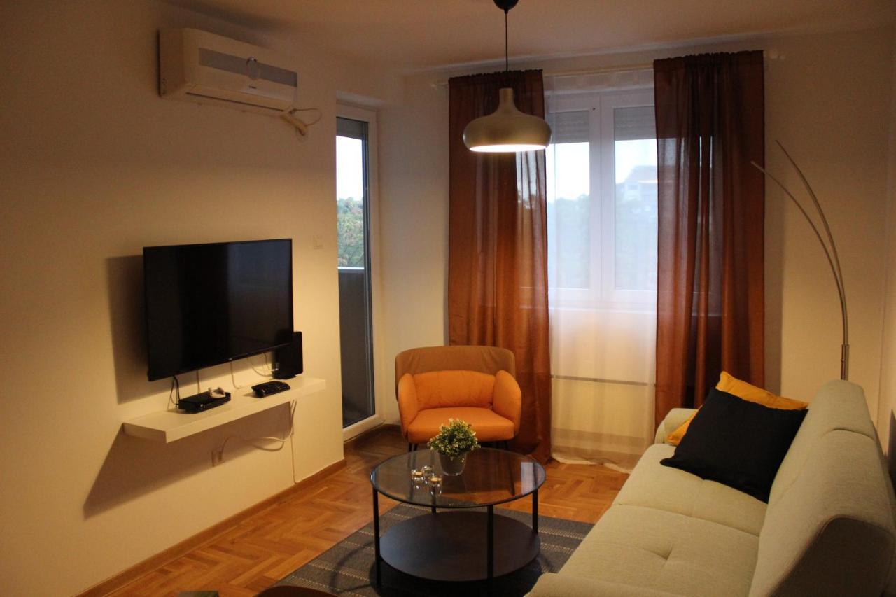 Luxury Apartments Parking In Garage Ni Екстериор снимка