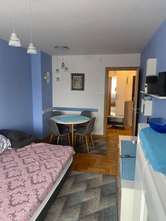 Luxury Apartments Parking In Garage Ni Екстериор снимка