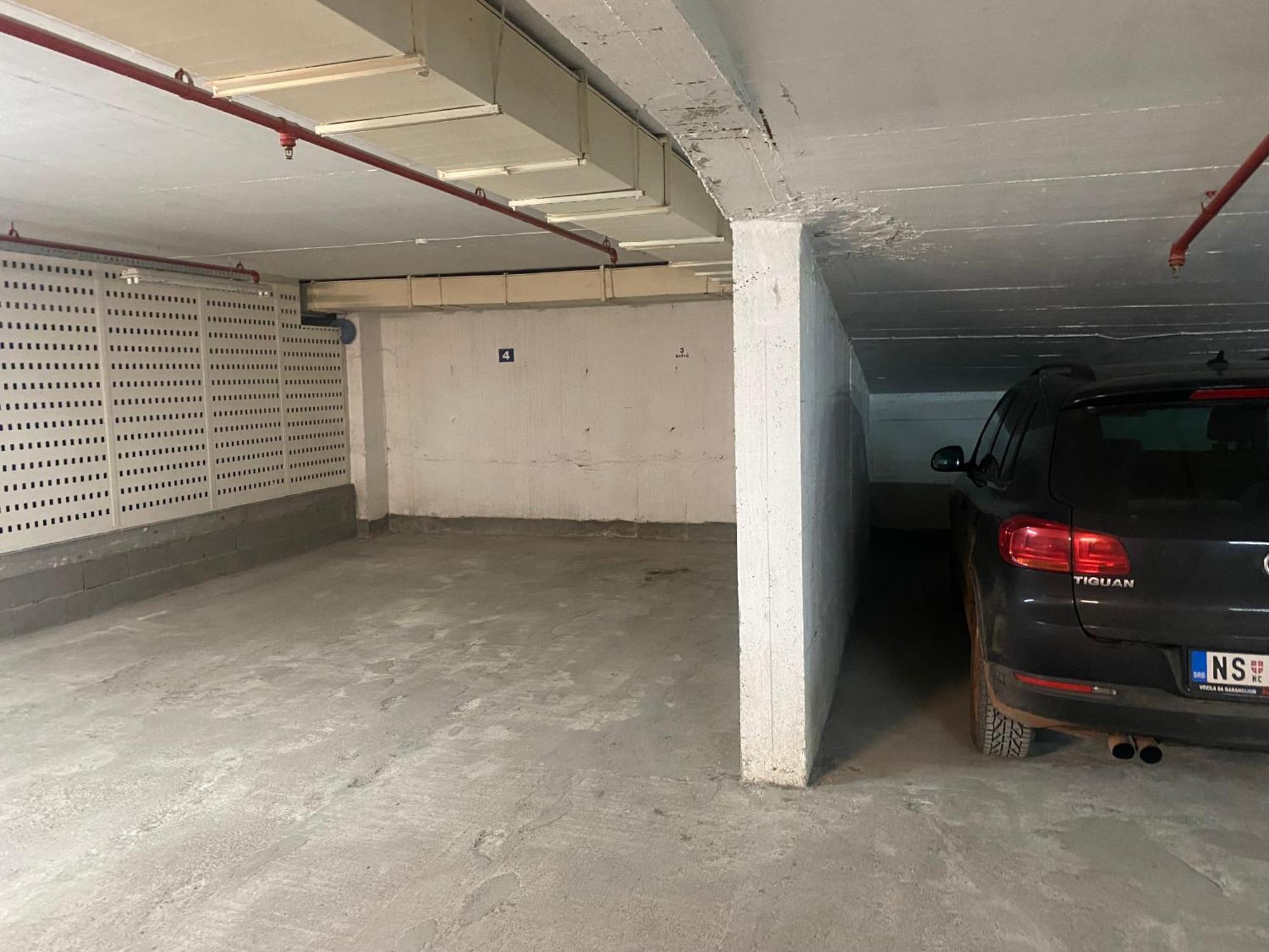 Luxury Apartments Parking In Garage Ni Екстериор снимка